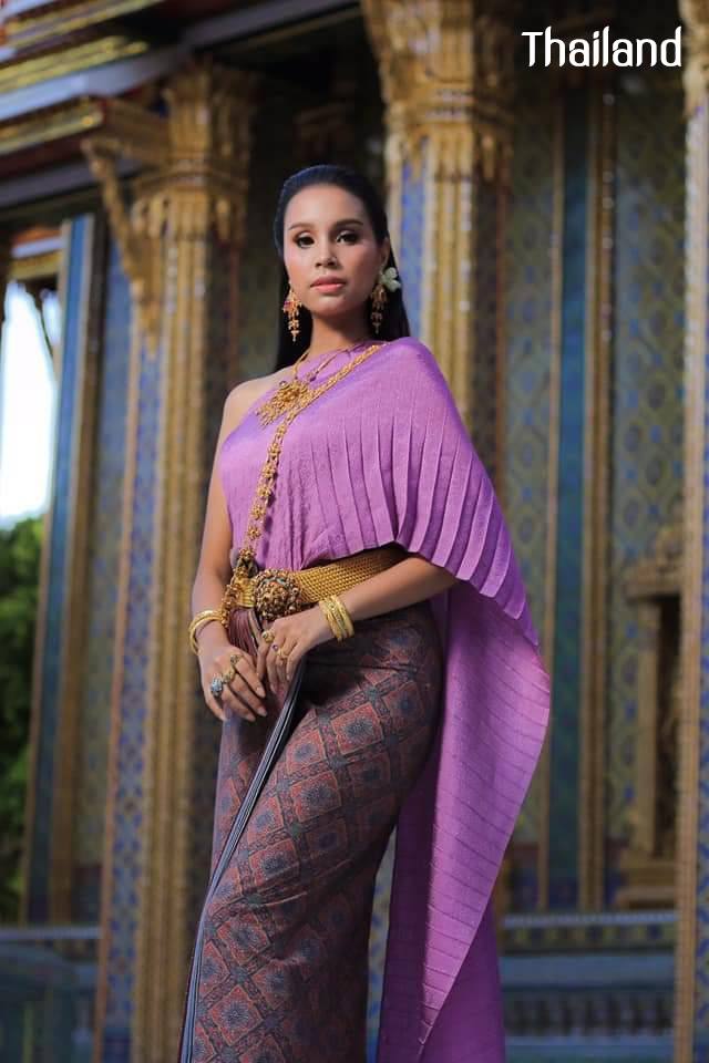 Thai Dress: ชุดไทย ผ้าลายอย่าง | Thailand 🇹🇭