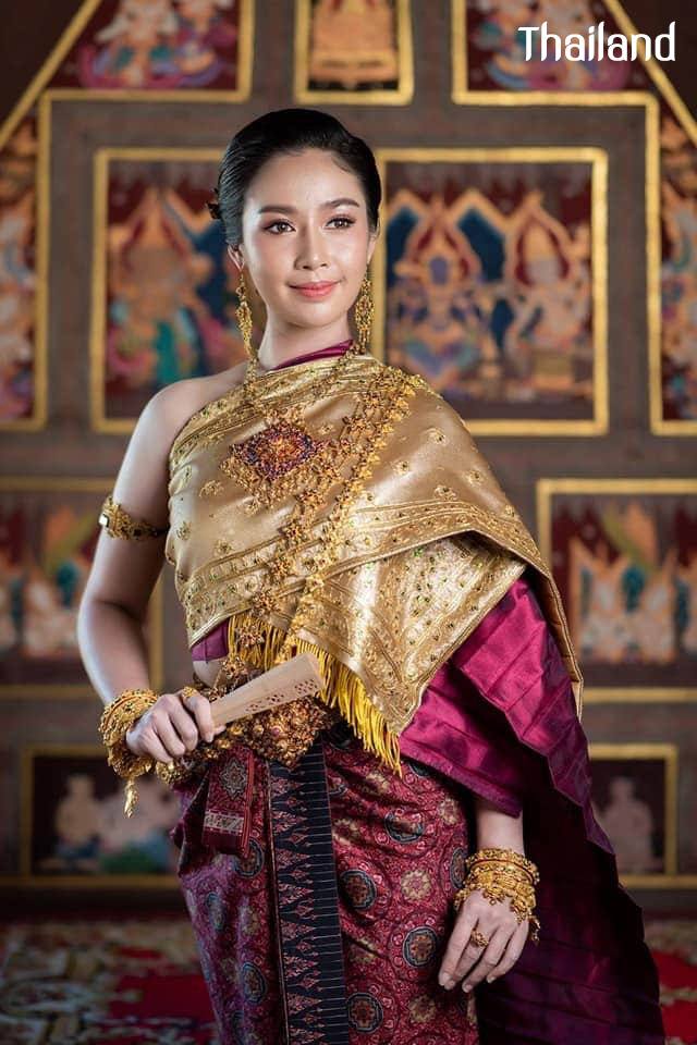 Thai Dress: ชุดไทย ผ้าลายอย่าง | Thailand 🇹🇭