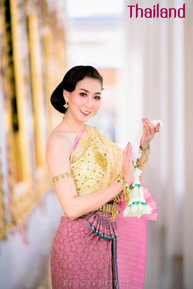 Thai Dress: ชุดไทย ผ้าลายอย่าง | Thailand 🇹🇭