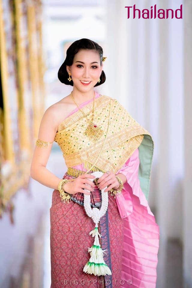 Thai Dress: ชุดไทย ผ้าลายอย่าง | Thailand 🇹🇭