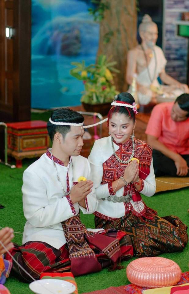 Thailand 🇹🇭 | ชุดแต่งงานอีสาน (งานกินดอง) ลานคำดีไซน์