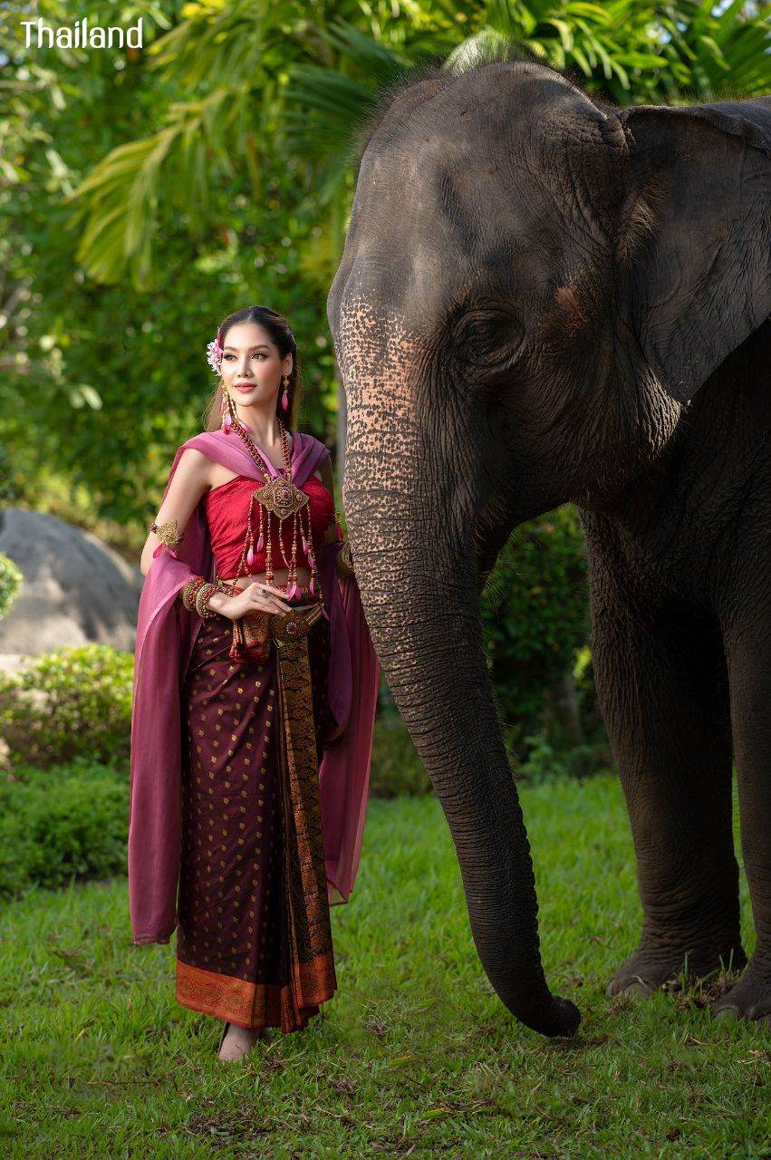 THAILAND 🇹🇭 | Thai traditional costume, ชุดไทย "นางประทุมวดี"