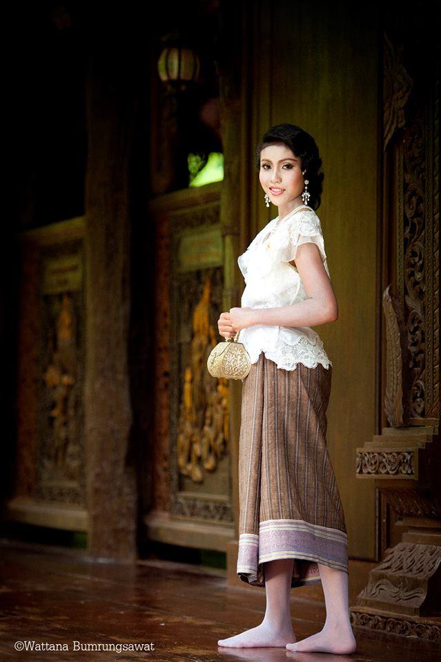 THAILAND 🇹🇭 | Isan traditional costume - ไหมสมเด็จ ไหมในดวงใจ