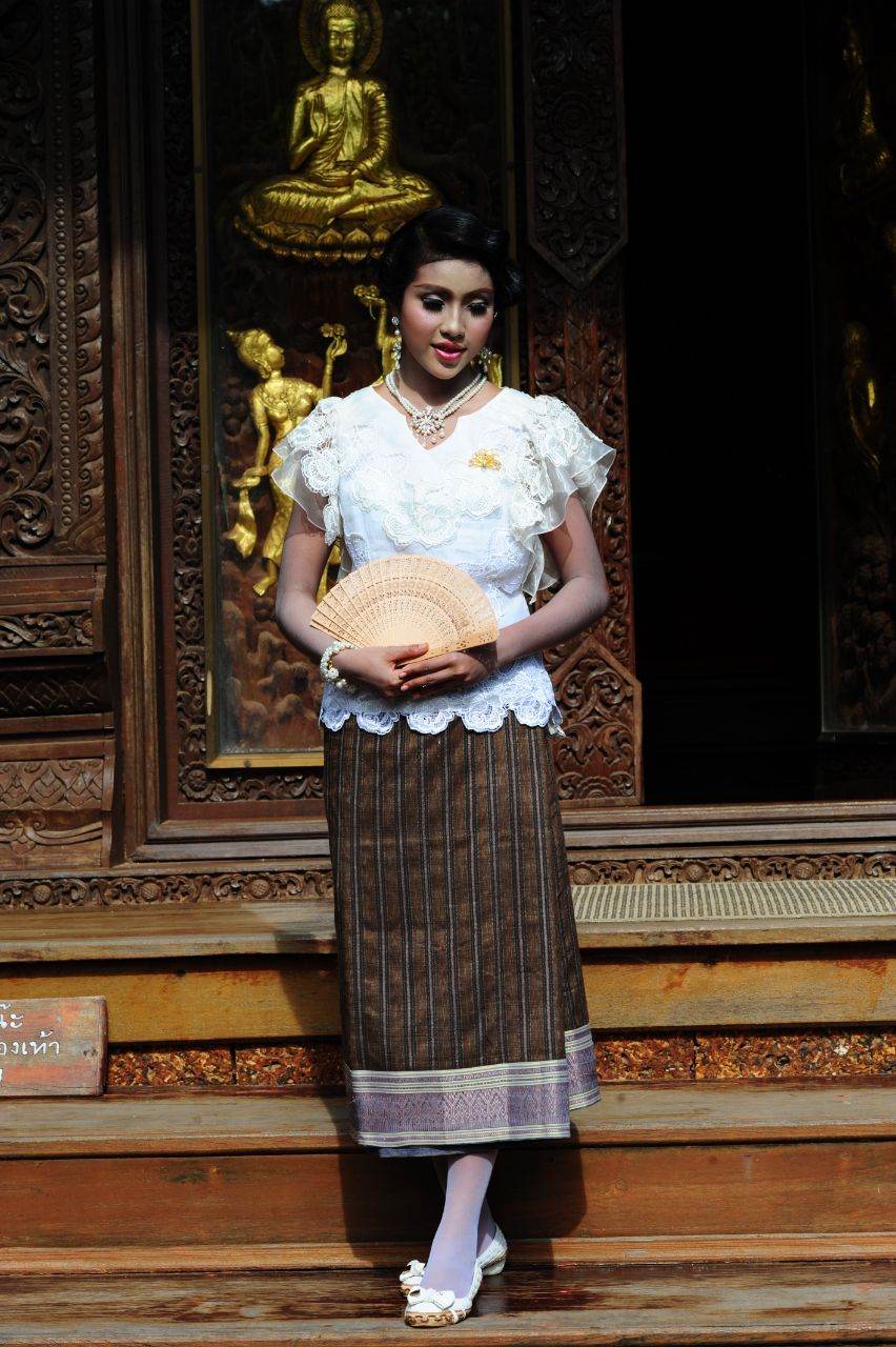 THAILAND 🇹🇭 | Isan traditional costume - ไหมสมเด็จ ไหมในดวงใจ