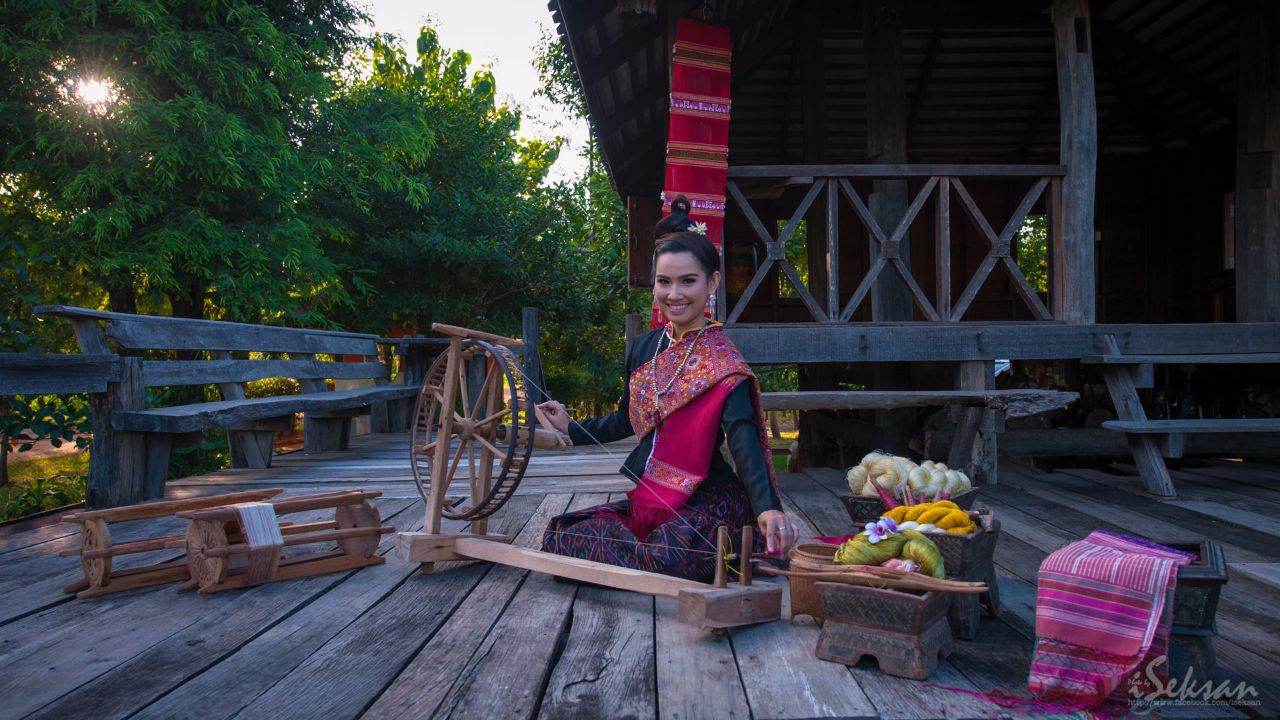 THAILAND 🇹🇭 | Isan traditional costume - การแต่งกายภาคอีสาน