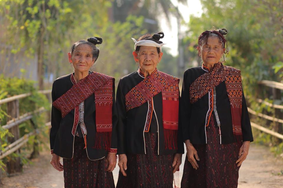 THAILAND 🇹🇭 | Phu Tai ethnic, ผู้ไทย กับผ้าไหมแพรวา