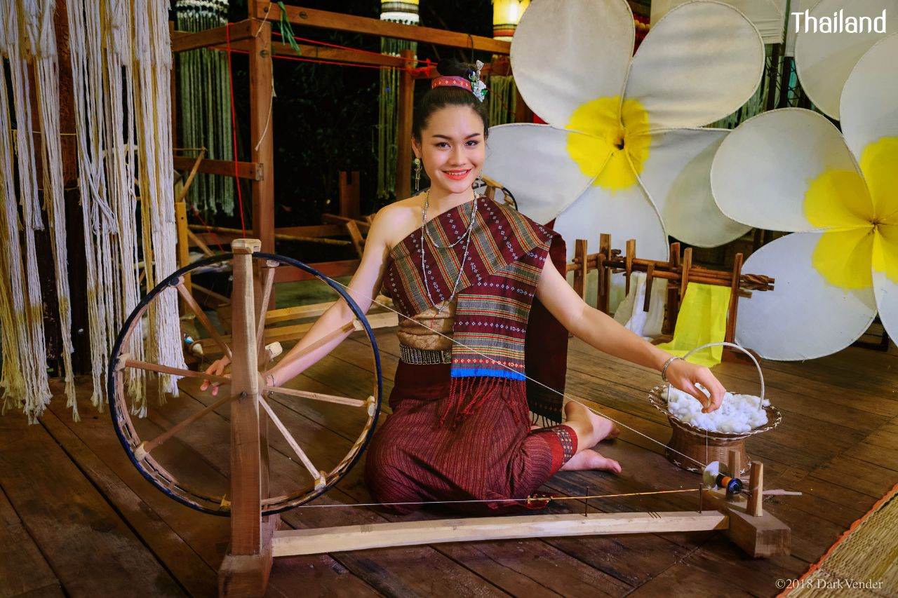 THAILAND 🇹🇭 | ชุดพื้นเมืองอีสาน🌹 Isan traditional outfit at Wang Nam Mok Homestay, Nongkhai province