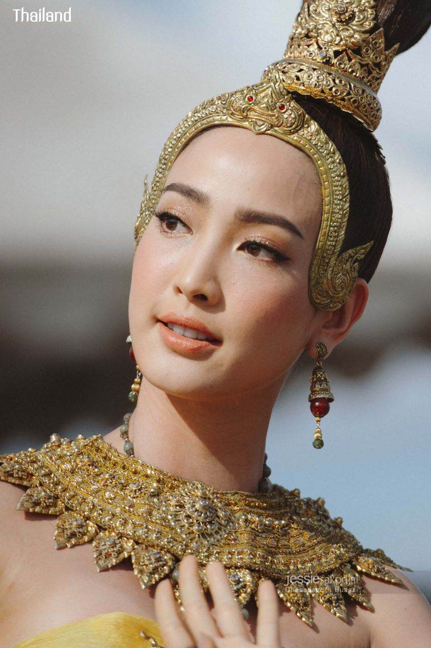 THAILAND 🇹🇭 | Thai Dance by Thai Actress "Taew - Natapohn Tameeruks"