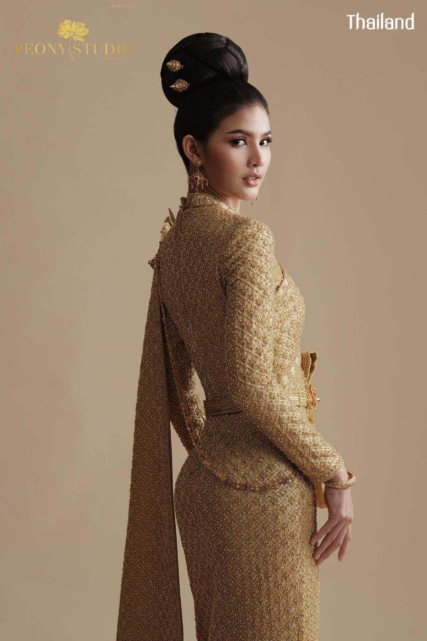 THAILAND 🇹🇭 | Thai Siwalai Dress, ชุดไทยศิวาลัย - ชุดประจำชาติไทย