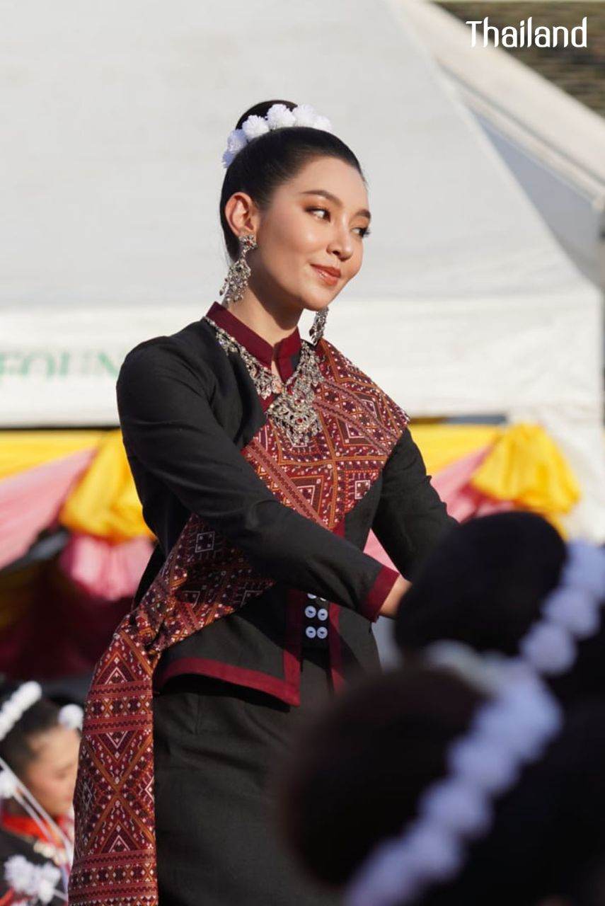 THAILAND 🇹🇭 | ฟ้อนภูไทสกลนคร, Phu Tai dance in Sakon Nakhon Province