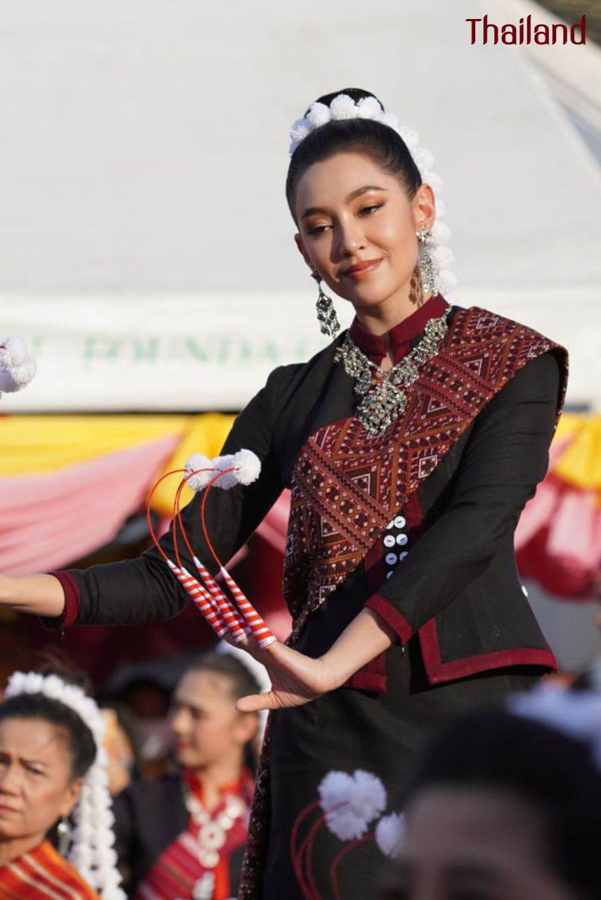 THAILAND 🇹🇭 | ฟ้อนภูไทสกลนคร, Phu Tai dance in Sakon Nakhon Province