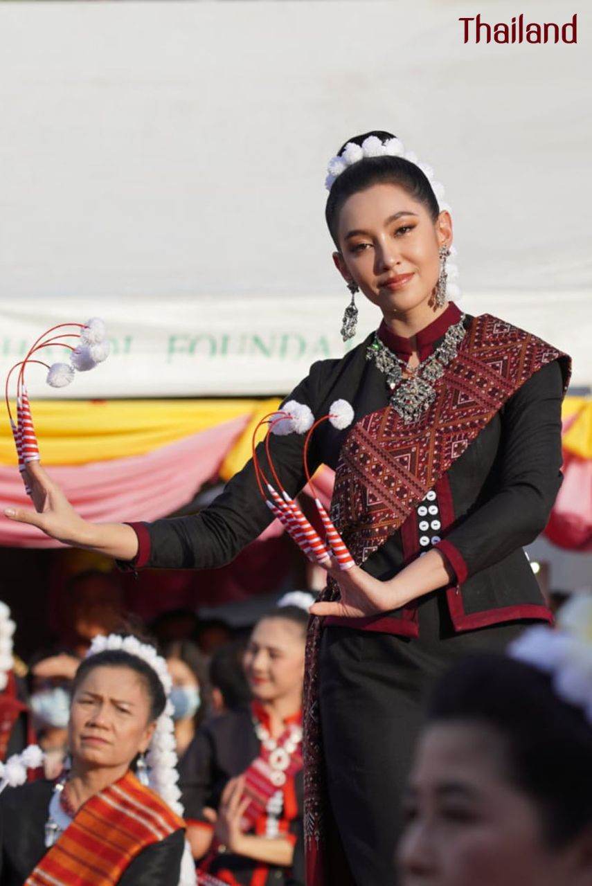 THAILAND 🇹🇭 | ฟ้อนภูไทสกลนคร, Phu Tai dance in Sakon Nakhon Province