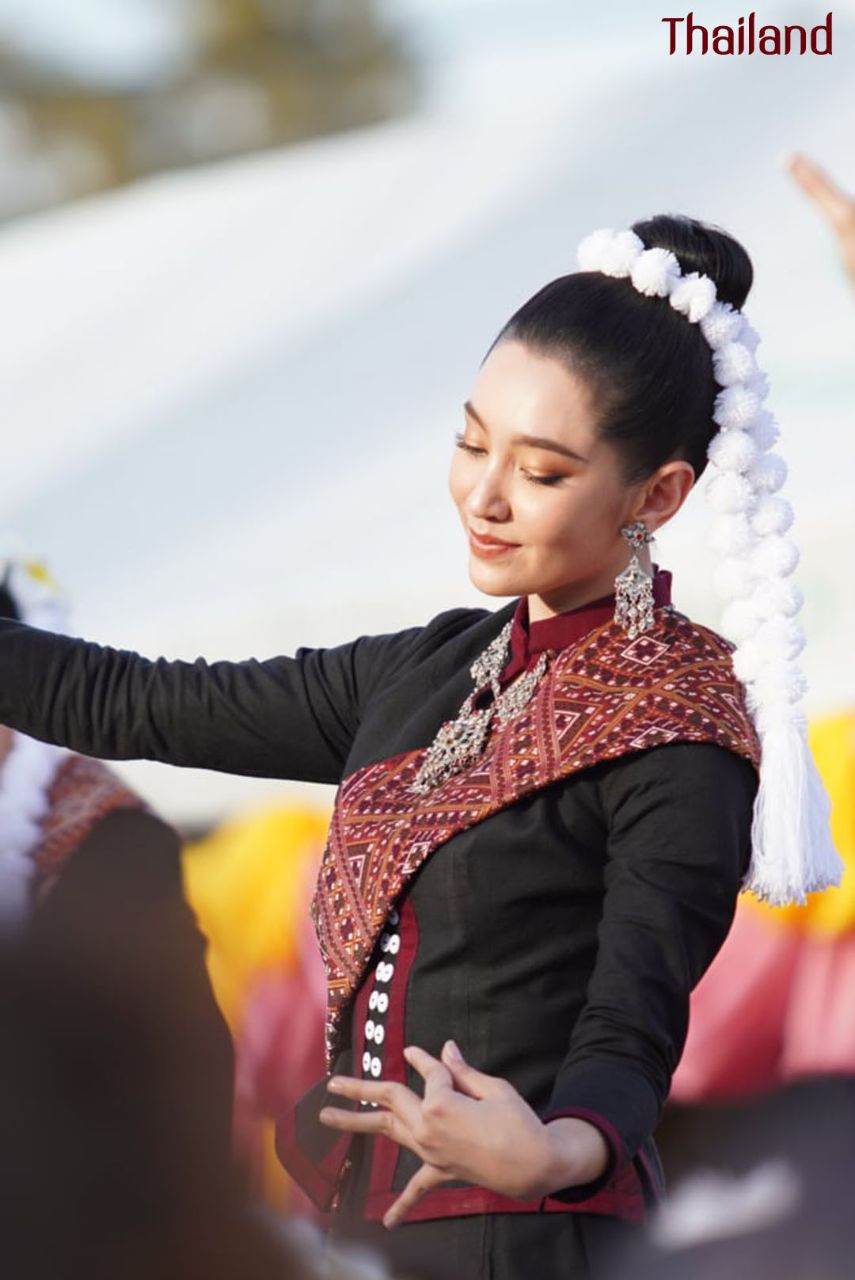 THAILAND 🇹🇭 | ฟ้อนภูไทสกลนคร, Phu Tai dance in Sakon Nakhon Province