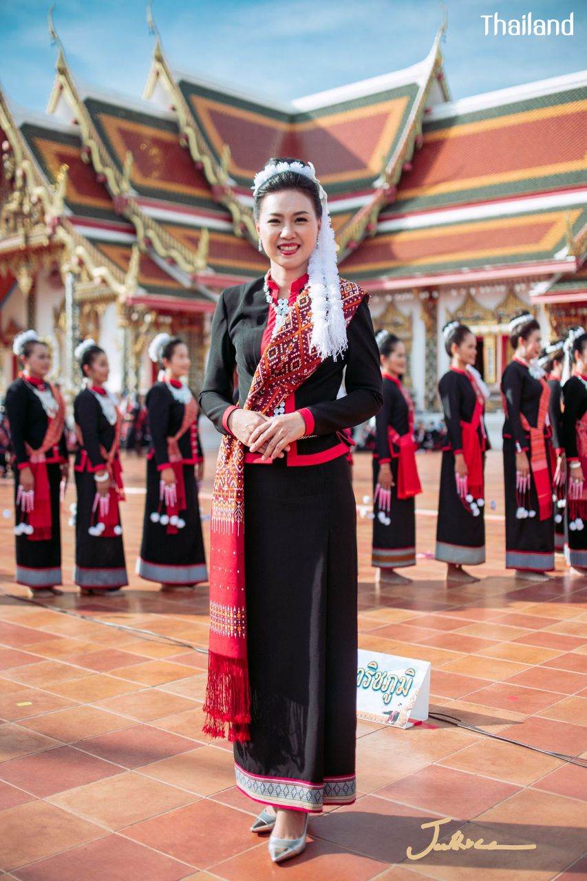 THAILAND 🇹🇭 | ฟ้อนภูไทสกลนคร, Phu Tai dance in Sakon Nakhon Province