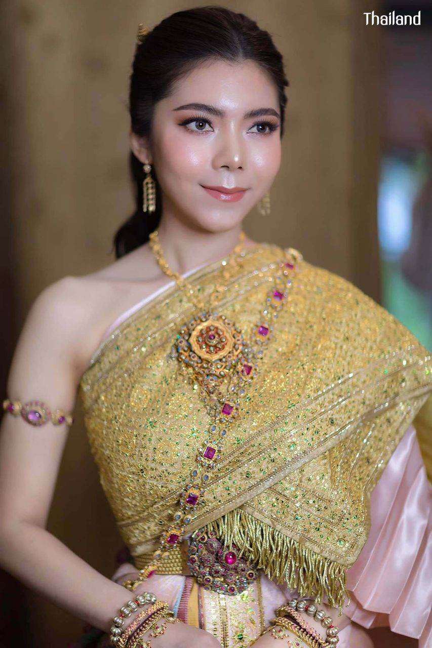 THAILAND 🇹🇭 | Thai wedding dress, ชุดไทยวิวาห์