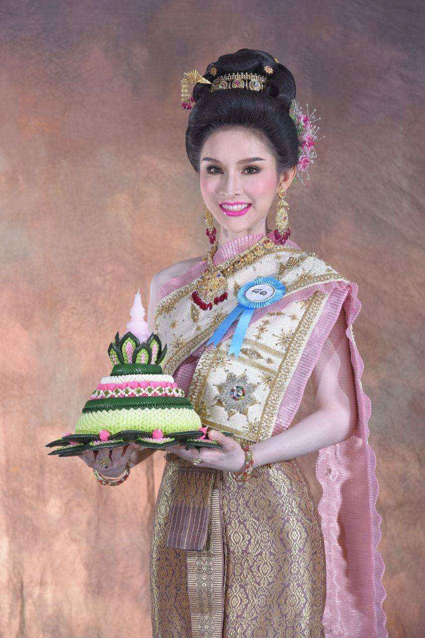 Thailand 🇹🇭 | Thai traditional costume, ชุดไทย และ กระทง