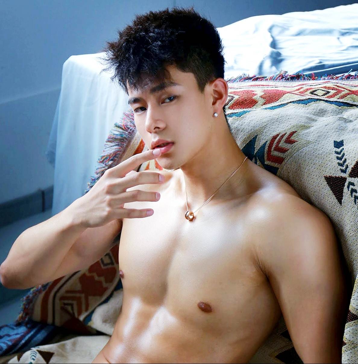 หล่อมีลุคได้ทั้งสุขจุกเจ็บแสบ