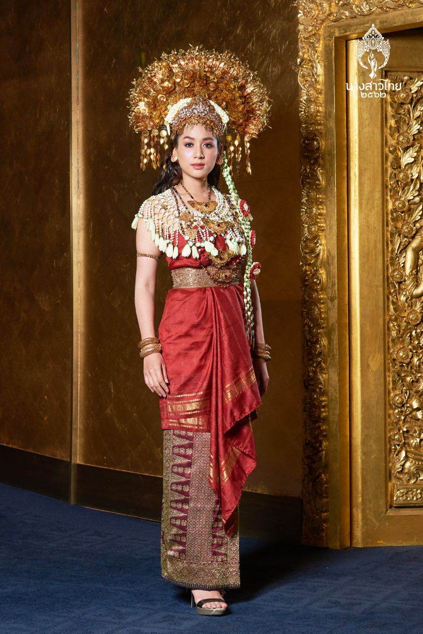 THAILAND 🇹🇭 | ชุดพื้นเมืองภาคใต้ Southern traditional dress, นางสาวไทย - Miss Thailand 2019