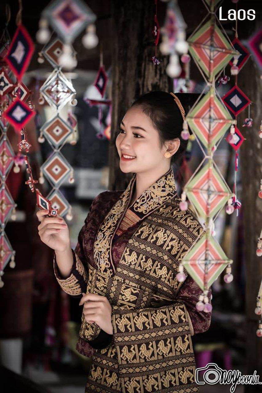 Laos 🇱🇦 | Laos traditional dress. ຊຸດ​ລາວ - ການແຕ່ງກາຍຂອງແມ່ຍິງລາວ