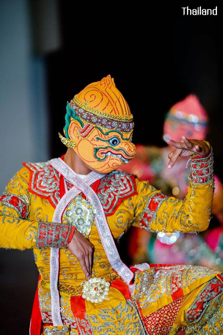 THAILAND 🇹🇭 | "ระบำวานรเตียวเพชร" Khon masked dance drama in Thailand