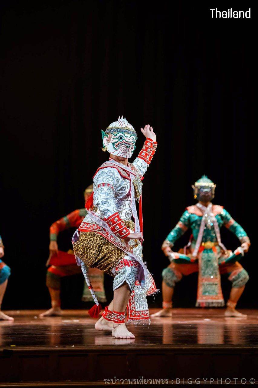 THAILAND 🇹🇭 | "ระบำวานรเตียวเพชร" Khon masked dance drama in Thailand