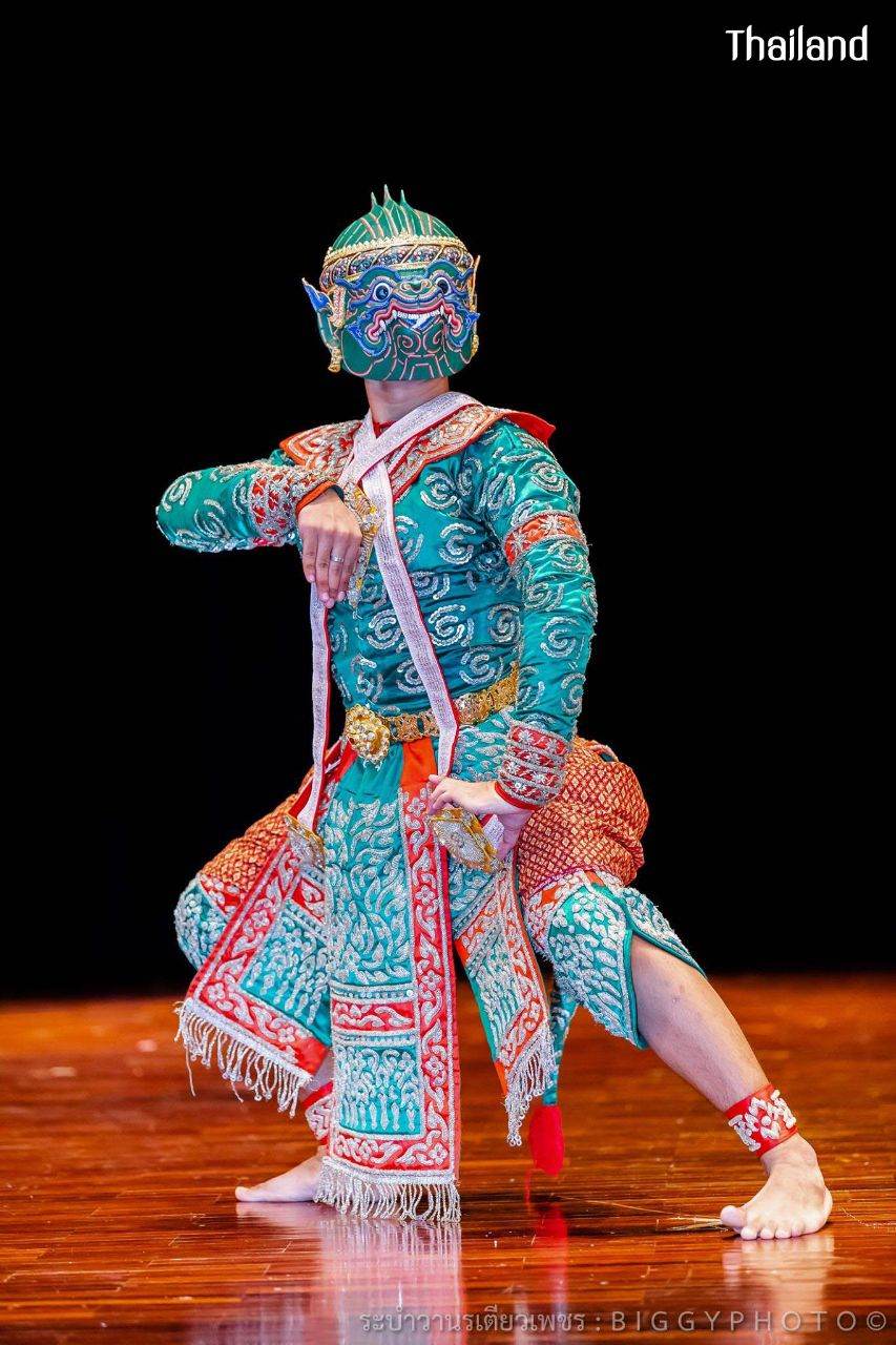 THAILAND 🇹🇭 | "ระบำวานรเตียวเพชร" Khon masked dance drama in Thailand