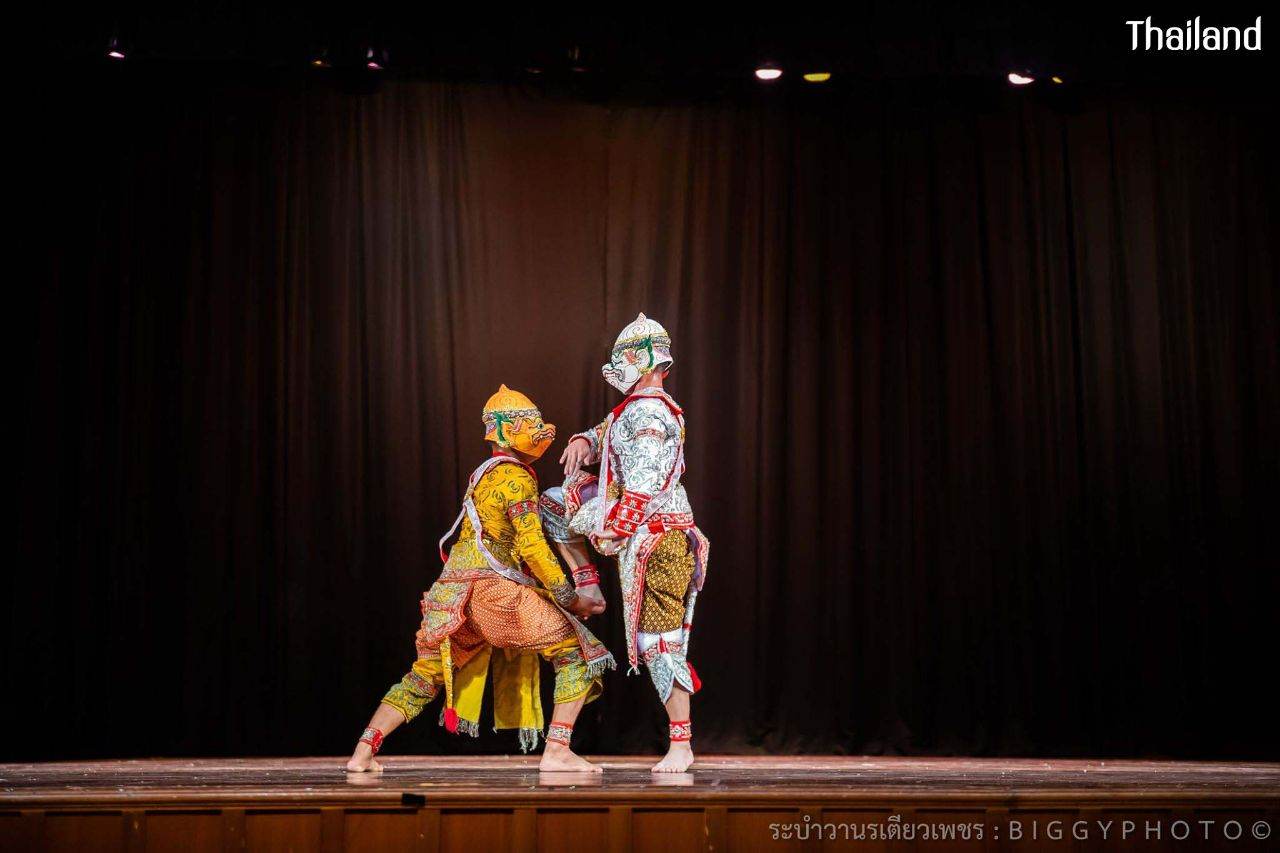 THAILAND 🇹🇭 | "ระบำวานรเตียวเพชร" Khon masked dance drama in Thailand