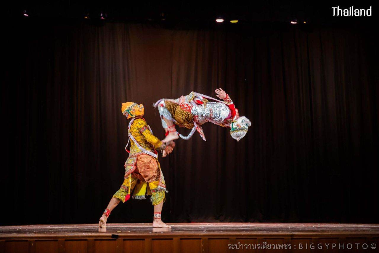 THAILAND 🇹🇭 | "ระบำวานรเตียวเพชร" Khon masked dance drama in Thailand