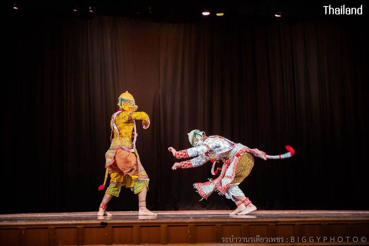 THAILAND 🇹🇭 | "ระบำวานรเตียวเพชร" Khon masked dance drama in Thailand