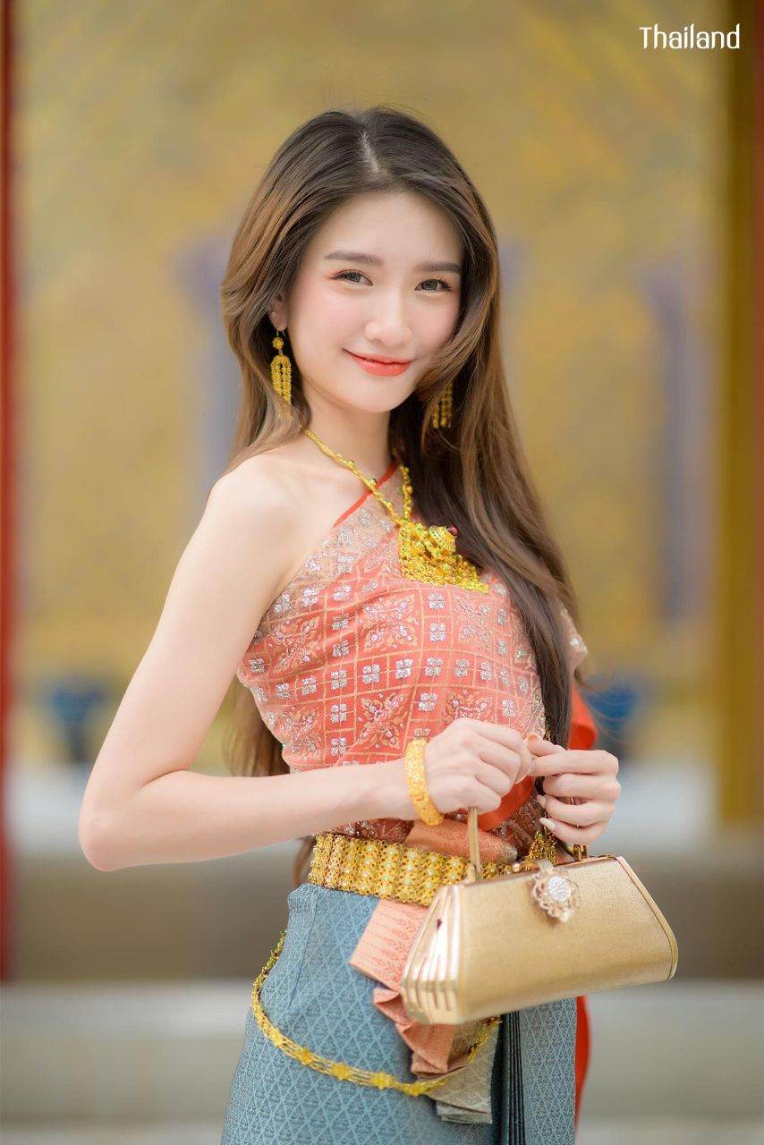 THAILAND 🇹🇭 | The Sbai, Thai dress (ชุดไทย)