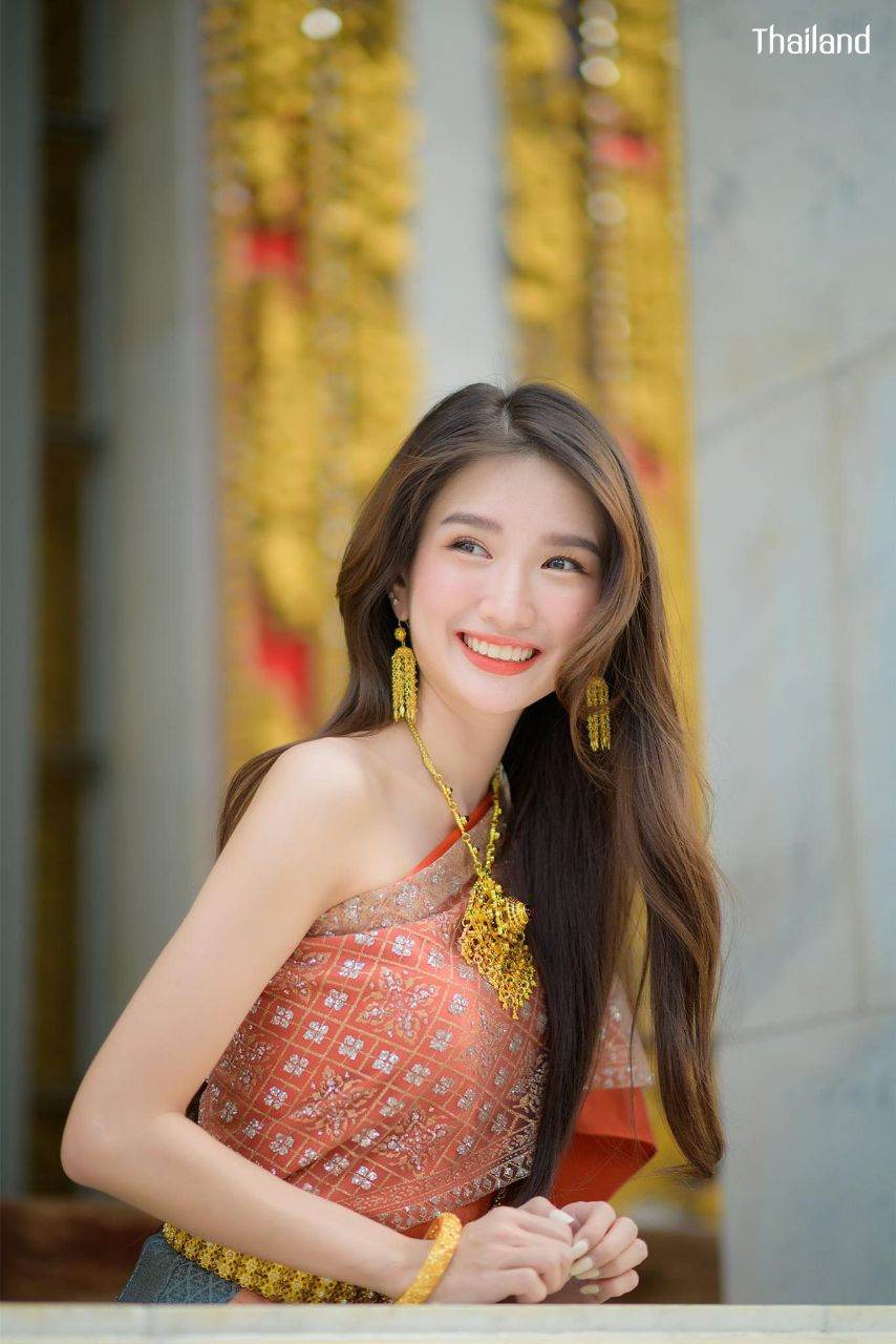 THAILAND 🇹🇭 | The Sbai, Thai dress (ชุดไทย)