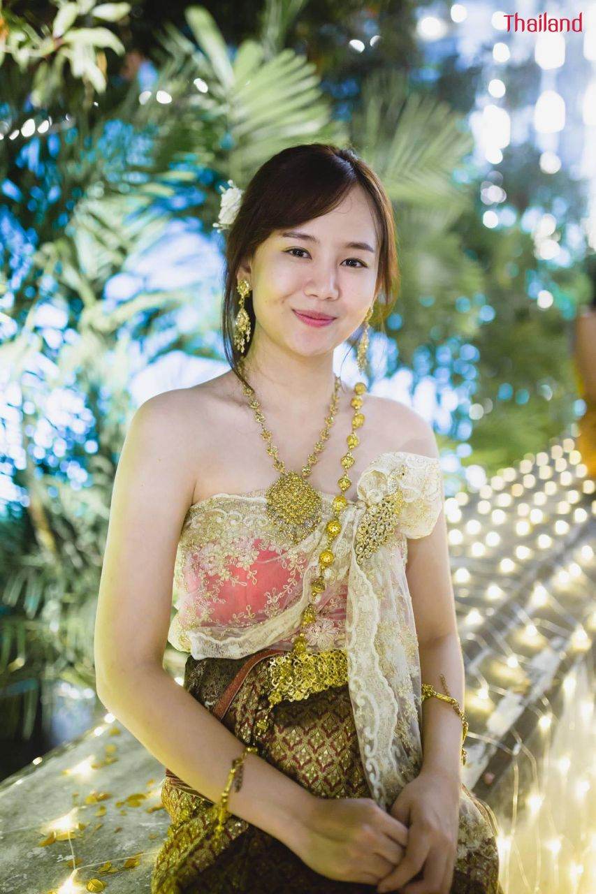THAILAND 🇹🇭 | The Sbai, Thai dress (สไบ-ชุดไทย)