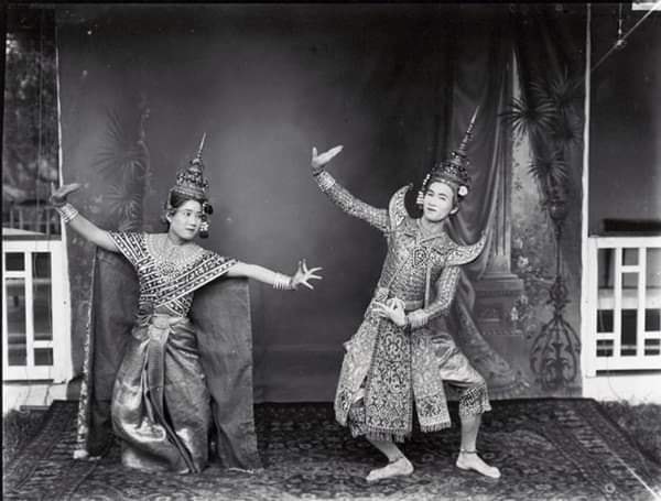 THAILAND 🇹🇭 | Thai dance: ภาพถ่ายท่ารำแม่บทใหญ่ในเครื่องทรงตัวพระ-นาง ตามจารีตสมัยรัชกาลที่ ๖