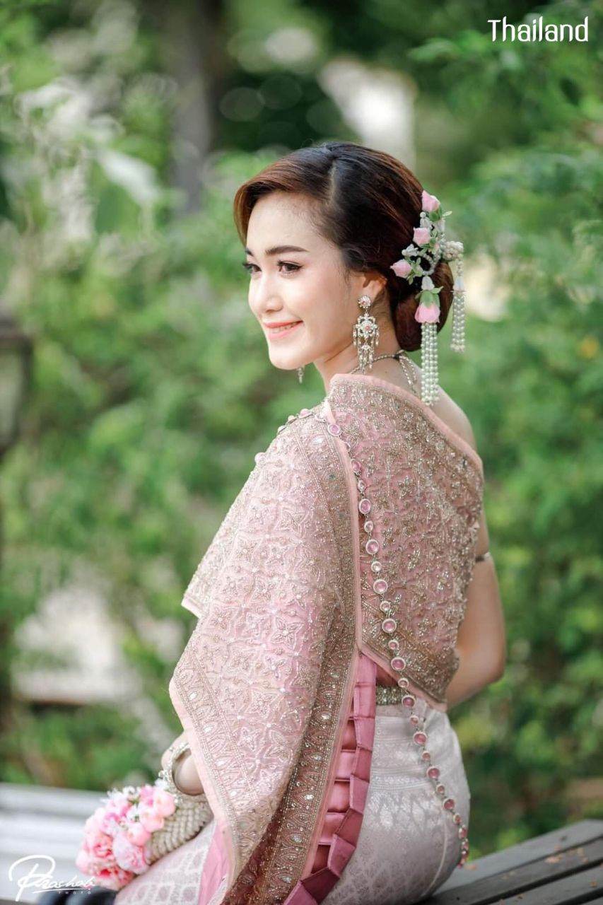 THAI WEDDING DRESS ( The sbai in Thai dress) | THAILAND 🇹🇭