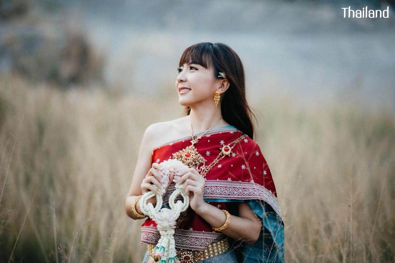 THAILAND 🇹🇭 | Cutie girl and the "Sbai" Thai dress