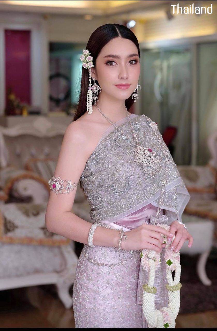 THAI WEDDING DRESS | THAILAND 🇹🇭 (The sbai in Thai dress)