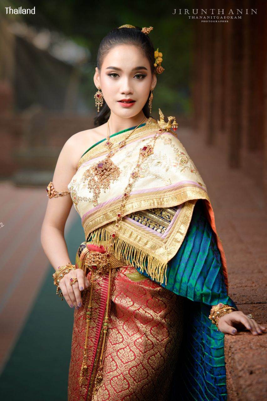 THAI WEDDING DRESS | THAILAND 🇹🇭 (The sabai in Thai dress)