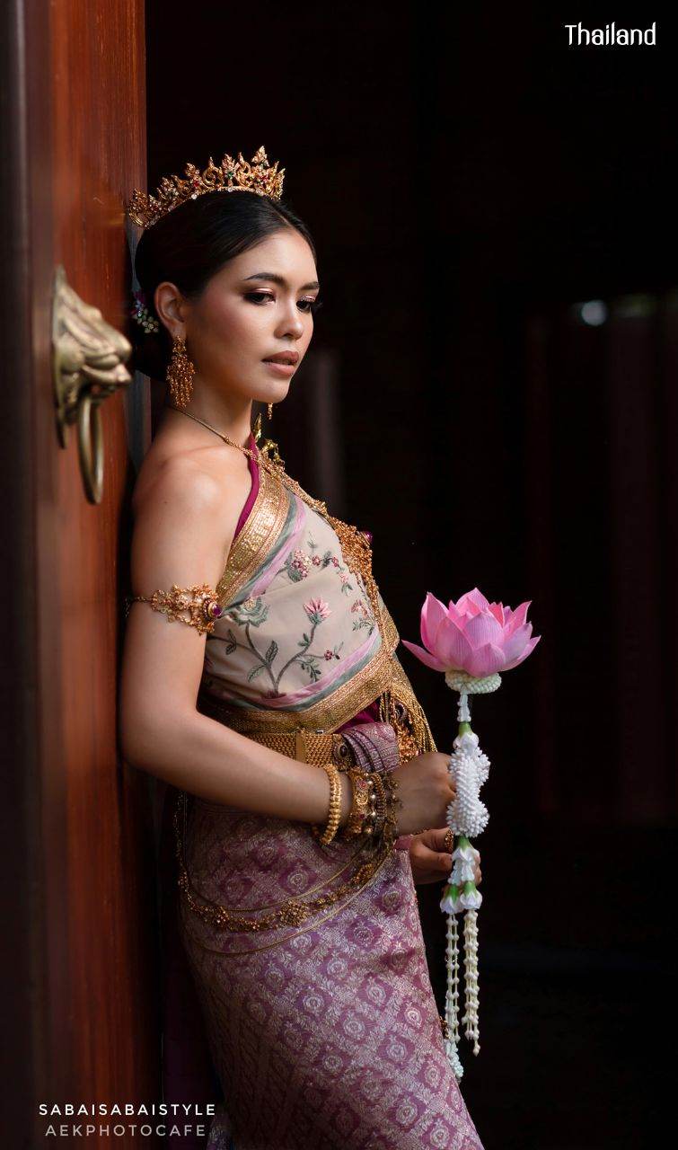 THAI WEDDING DRESS | THAILAND 🇹🇭 (The sabai in Thai dress)