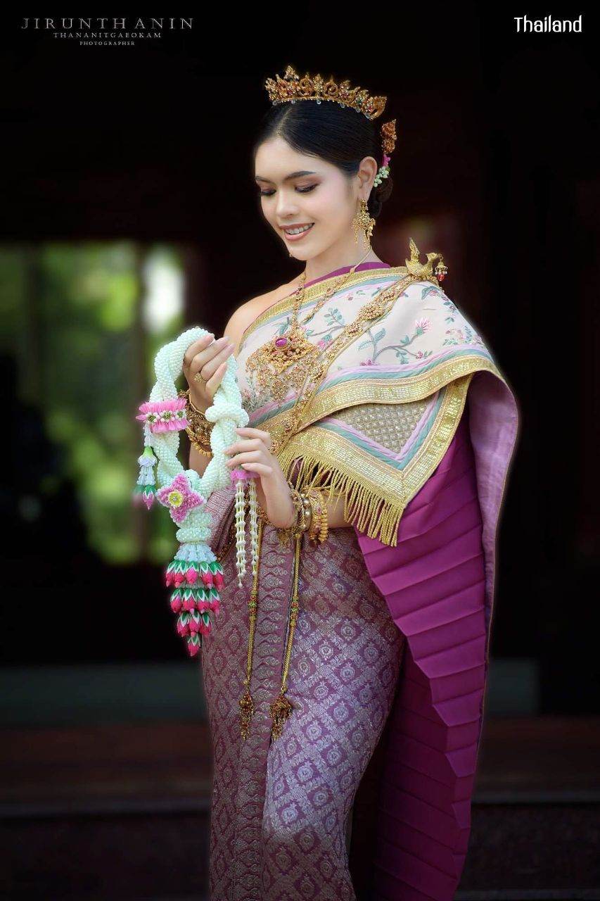 THAI WEDDING DRESS | THAILAND 🇹🇭 (The sabai in Thai dress)