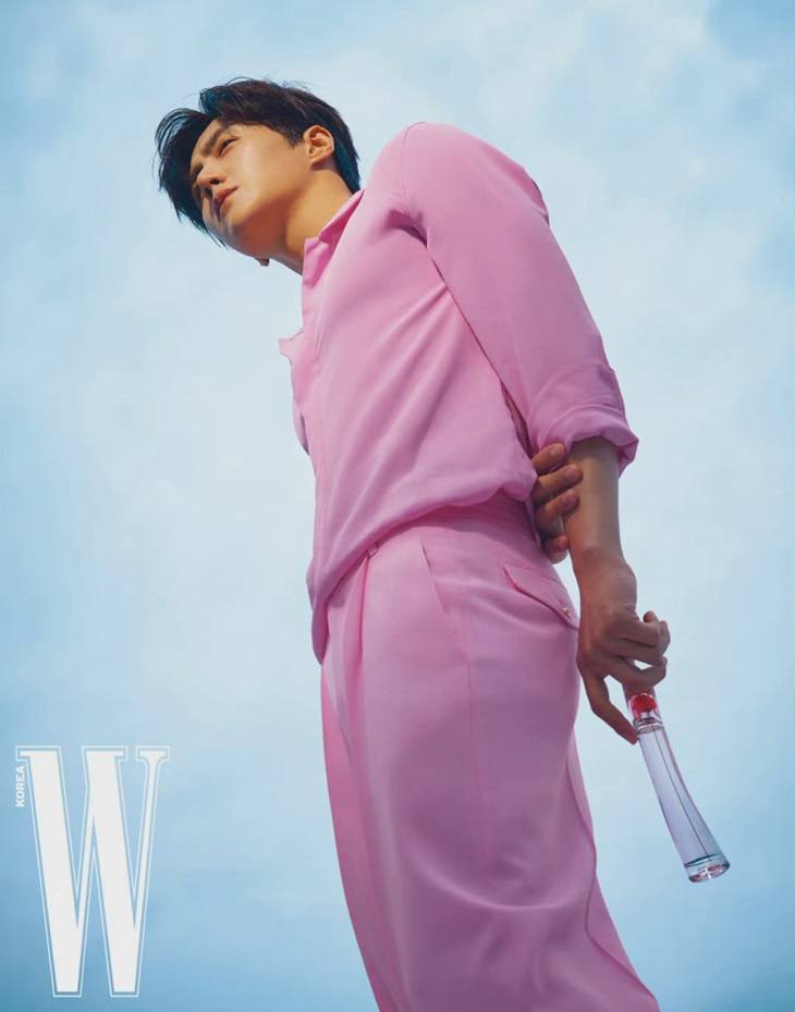 Kim Seon ho @ W Korea June 2021