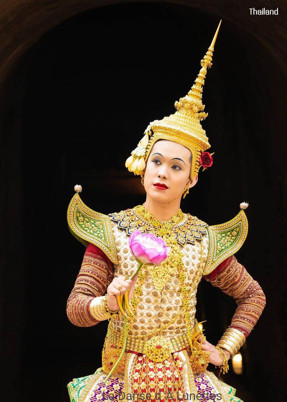 Thai dance according to the style of the reign of King Rama IV of Siam  | THAILAND 🇹🇭