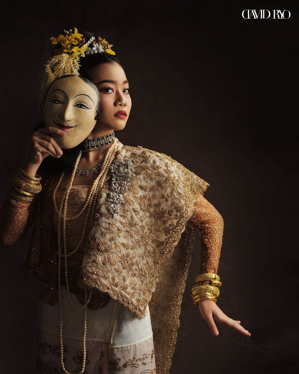 Myanmar traditional theme shoot for Elegant Mold, Chiang Mai. Photographed by David Ryo | Burmese costume 🇲🇲- present by Thai artist.🇹🇭