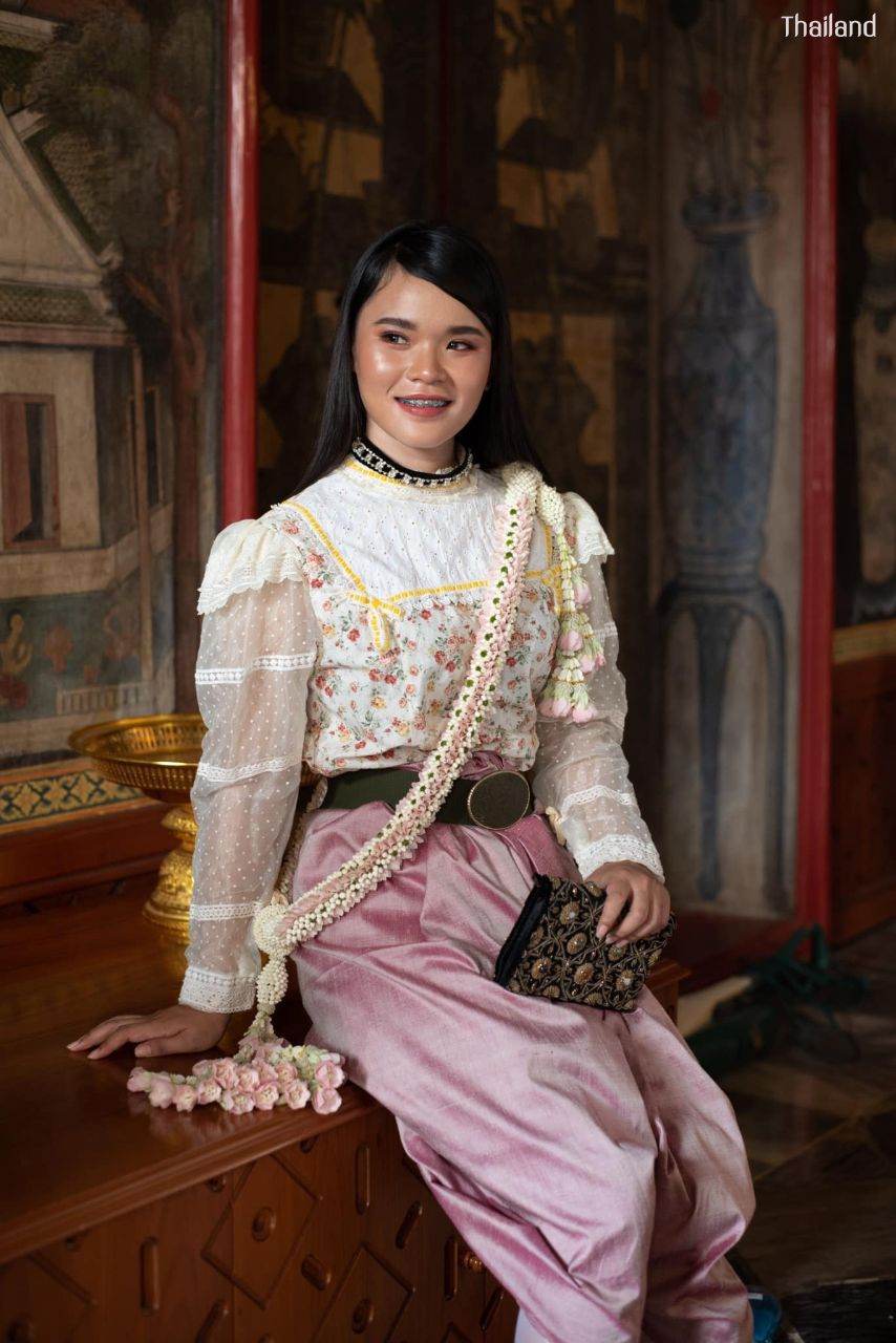 มาลัยครุย “Malai Krui” and Thai traditional costume in the reign of King Rama V | THAILAND 🇹🇭
