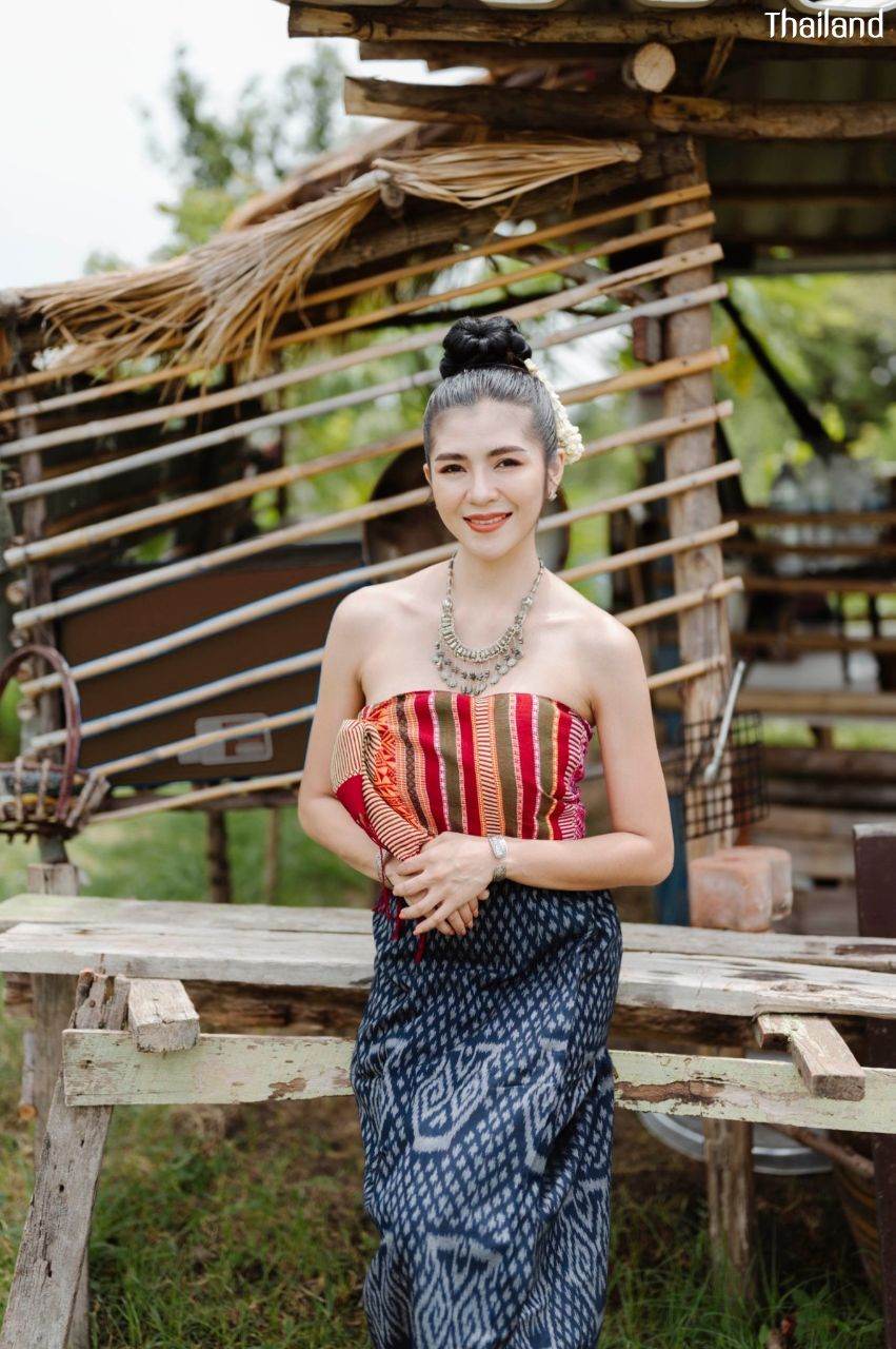 ชุดพื้นบ้านอีสาน Traditional Costume in Northeastern | THAILAND 🇹🇭