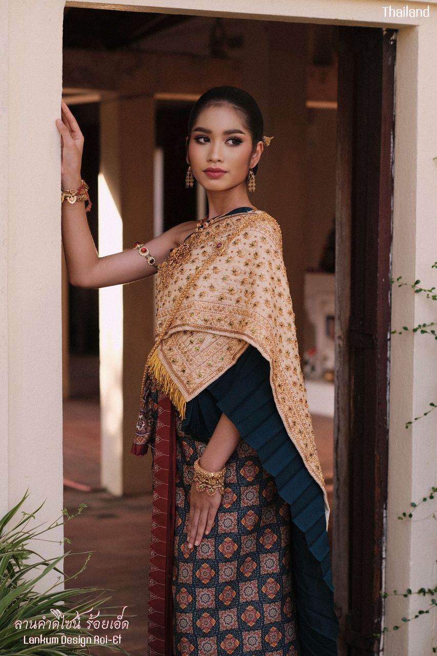 Thai Wedding Dress by Lankum design Roi-Et | THAILAND 🇹🇭