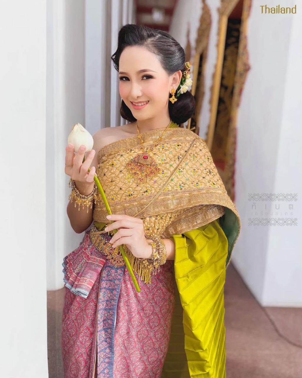THAI DRESS, ชุดไทย: THAI NATIONAL COSTUME | THAILAND 🇹🇭