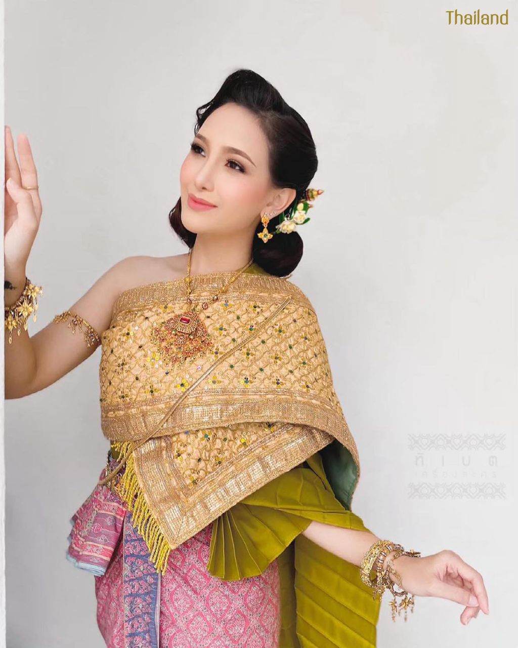 THAI DRESS, ชุดไทย: THAI NATIONAL COSTUME | THAILAND 🇹🇭