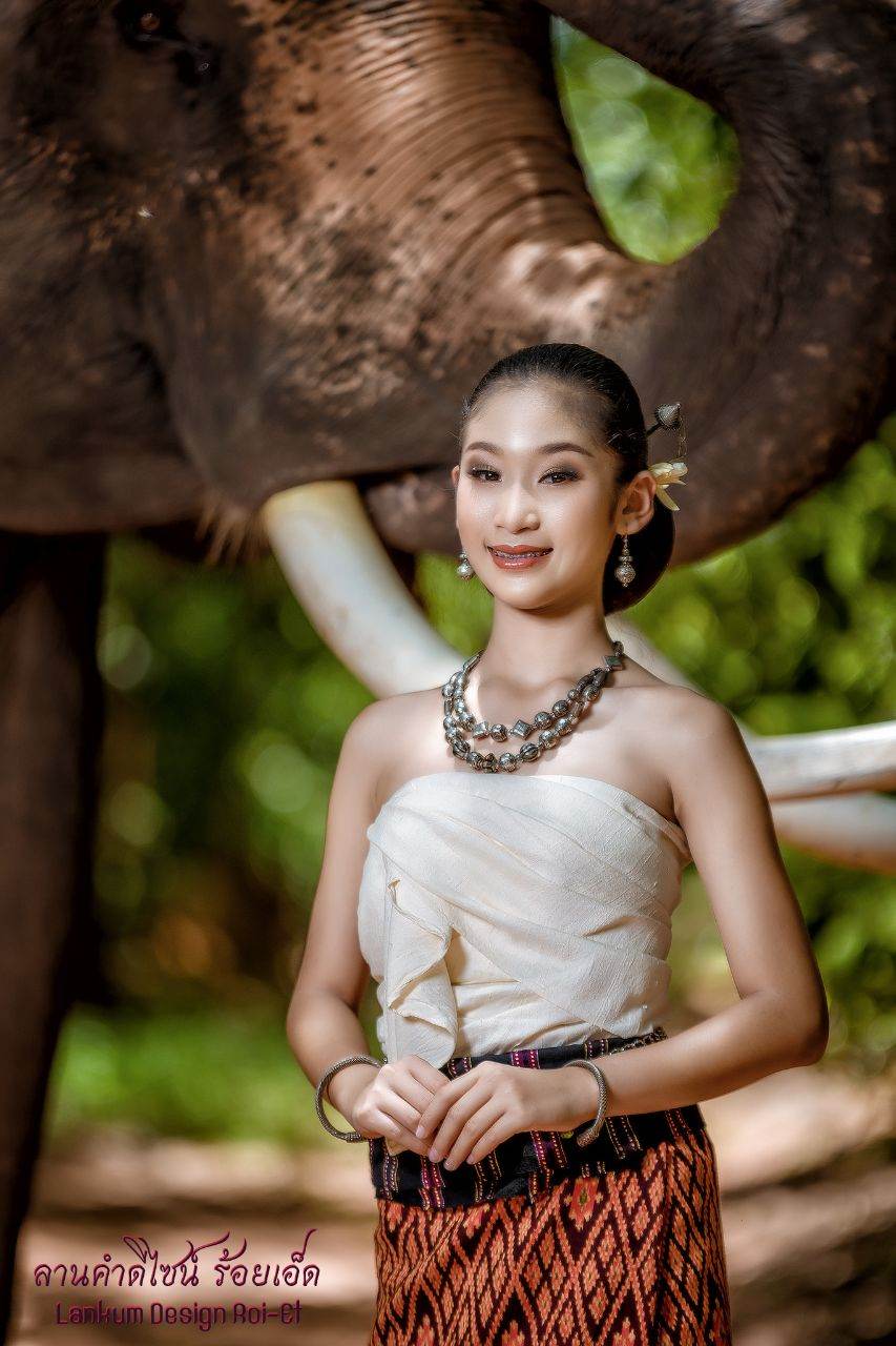 I-san Traditional Dress, Northeastern | THAILAND 🇹🇭