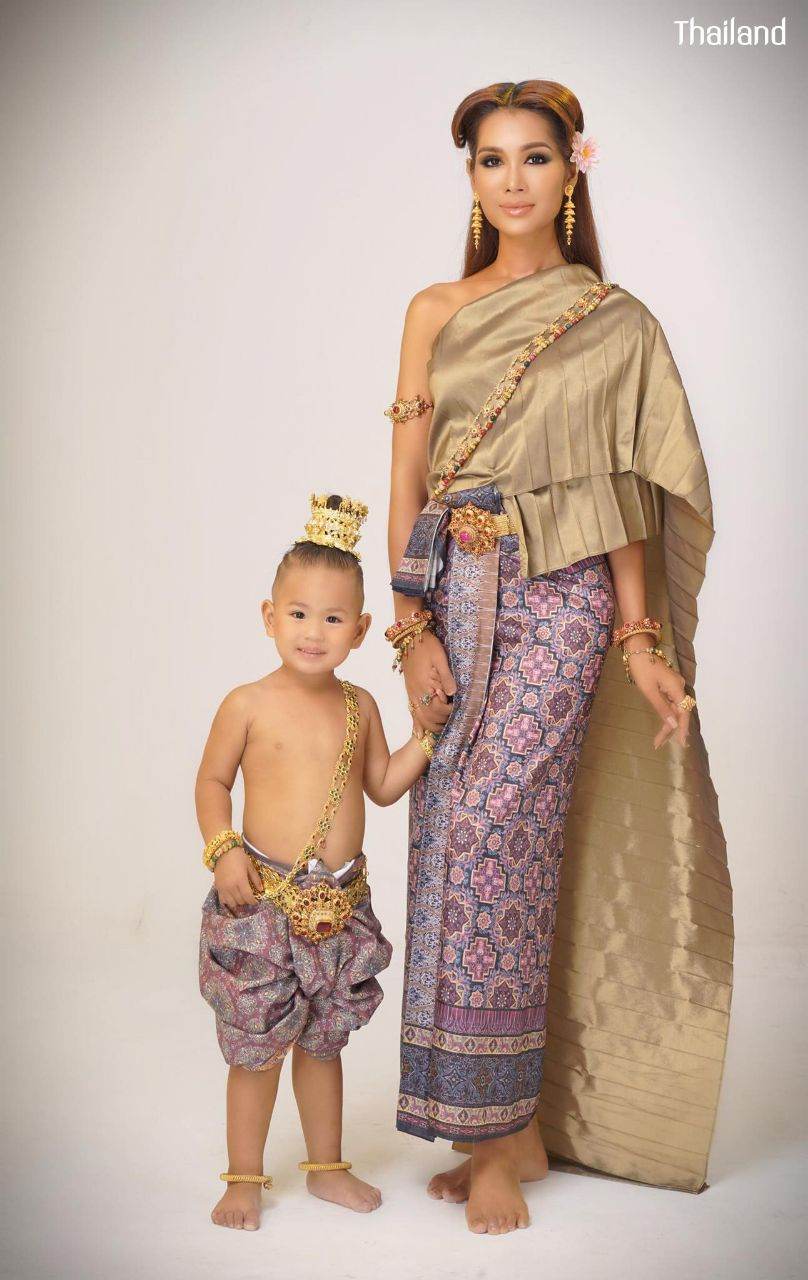Thai Traditional Dress: ผ้าลายอย่าง | THAILAND 🇹🇭