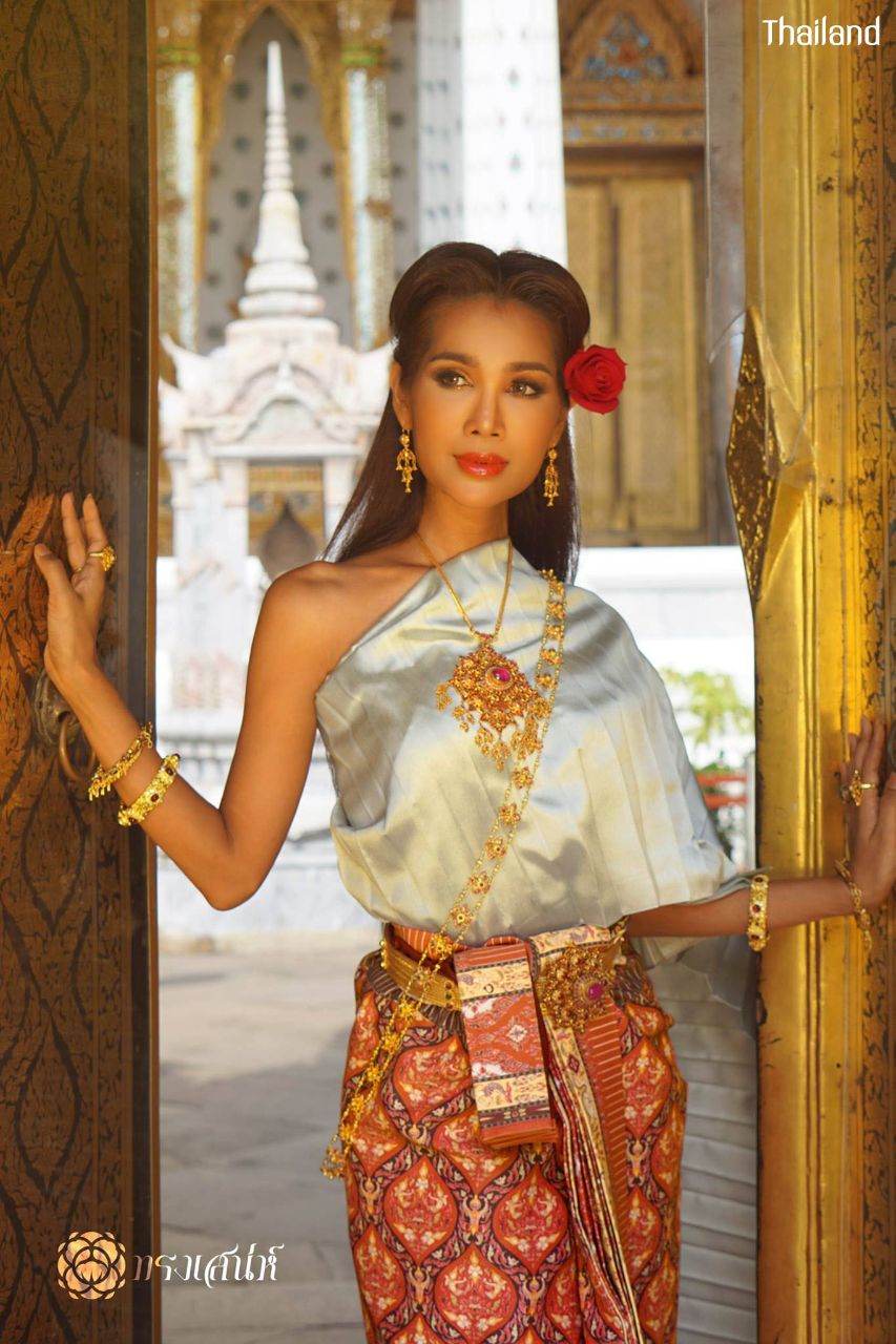 Thai Traditional Dress: ผ้าลายอย่าง | THAILAND 🇹🇭